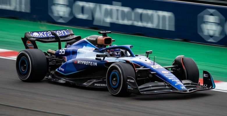Formel 1-föraren Carlos Sainz Jr. med nummer 55 som kör för Williams Grand Prix Engineering under säsongen 2026.