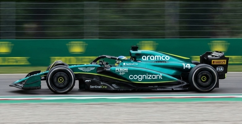 Formel 1-föraren Fernando Alonso med nummer 14 som kör för Aston Martin under säsongen 2026.