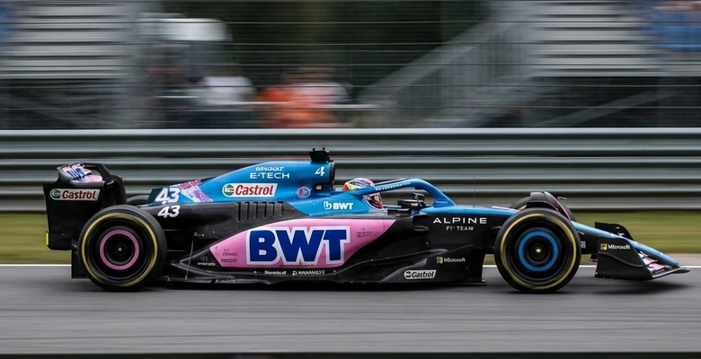 Formel 1-föraren Franco Colapinto med nummer 43 som kör för Alpine F1 Team under säsongen 2026.