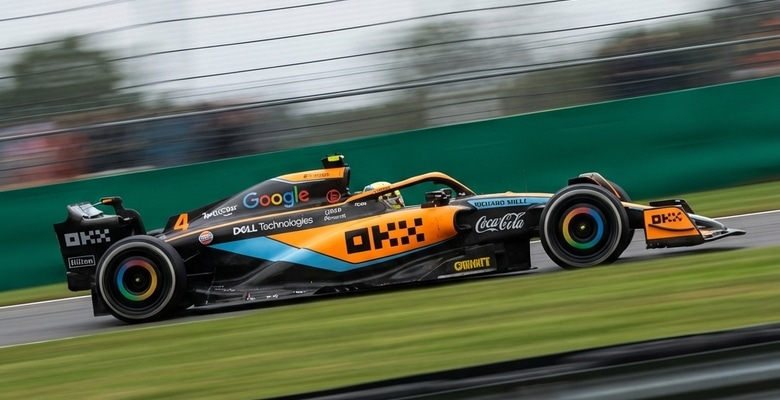 Formel 1-föraren Lando Norris med nummer 4 som kör för McLaren Racing under säsongen 2026.
