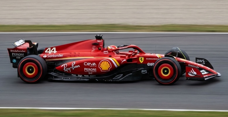 Formel 1-föraren Lewis Hamilton med nummer 44 som kör för Scuderia Ferrari under säsongen 2026.
